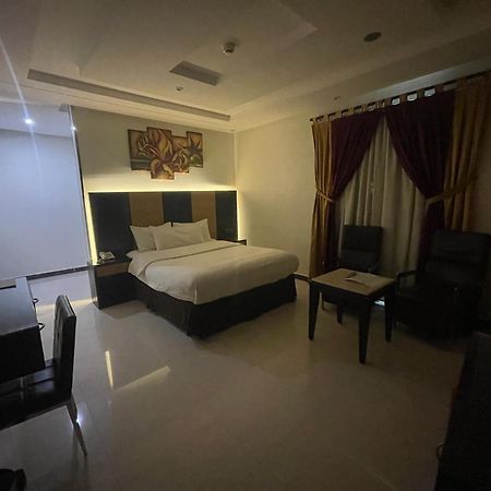 Tulip Al Rawdah Aparthotel Рияд Екстериор снимка
