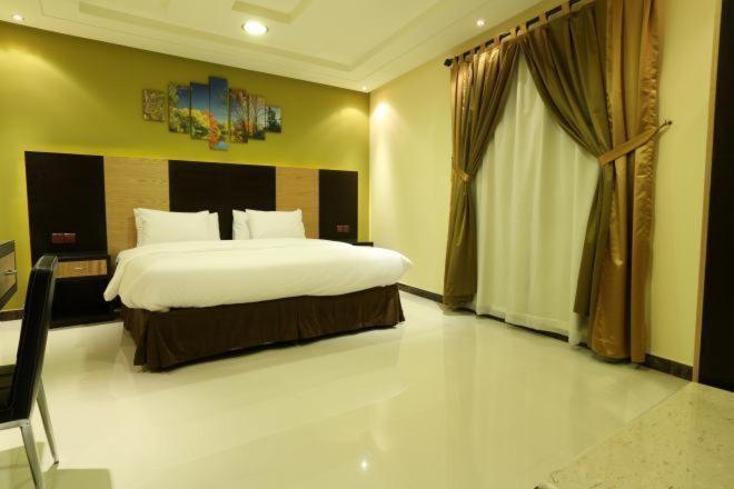 Tulip Al Rawdah Aparthotel Рияд Стая снимка